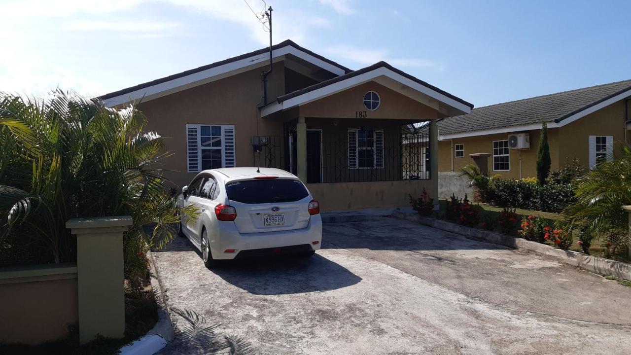 Bing'S Home Away From Home Ocho Rios Exteriör bild