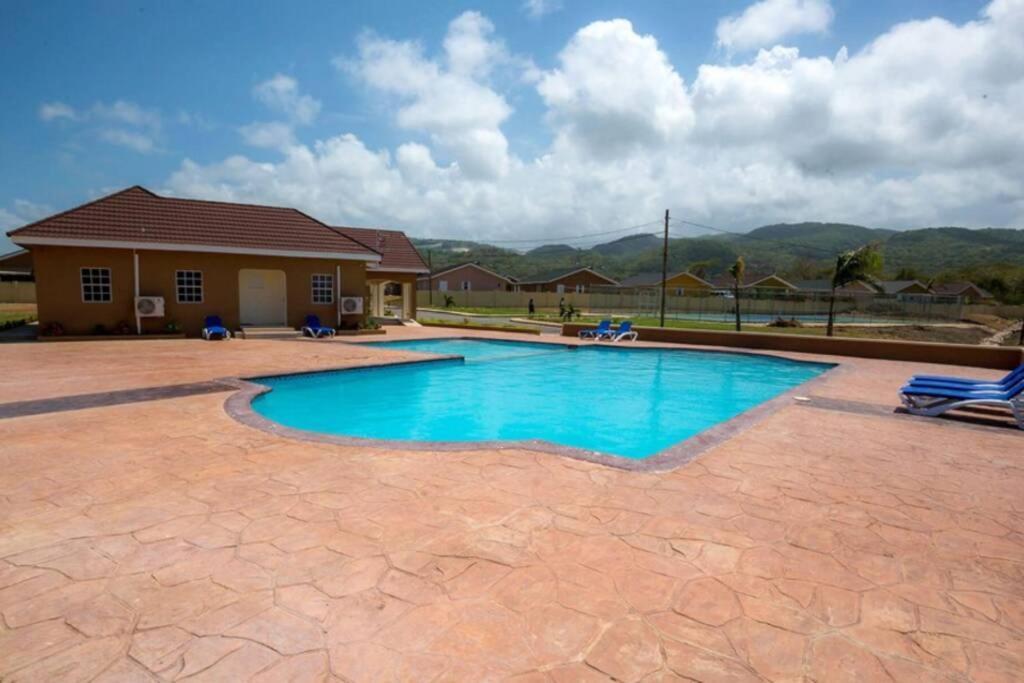 Bing'S Home Away From Home Ocho Rios Exteriör bild
