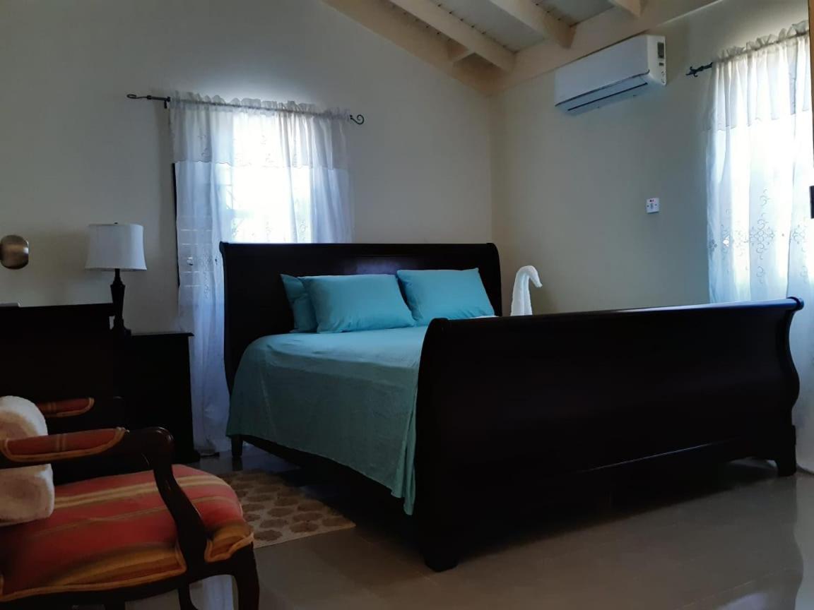 Bing'S Home Away From Home Ocho Rios Exteriör bild